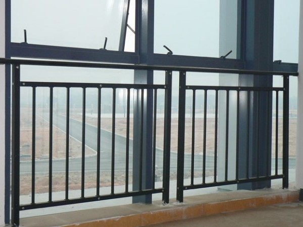 鋅鋼護欄靜電粉末噴涂有什么好處？